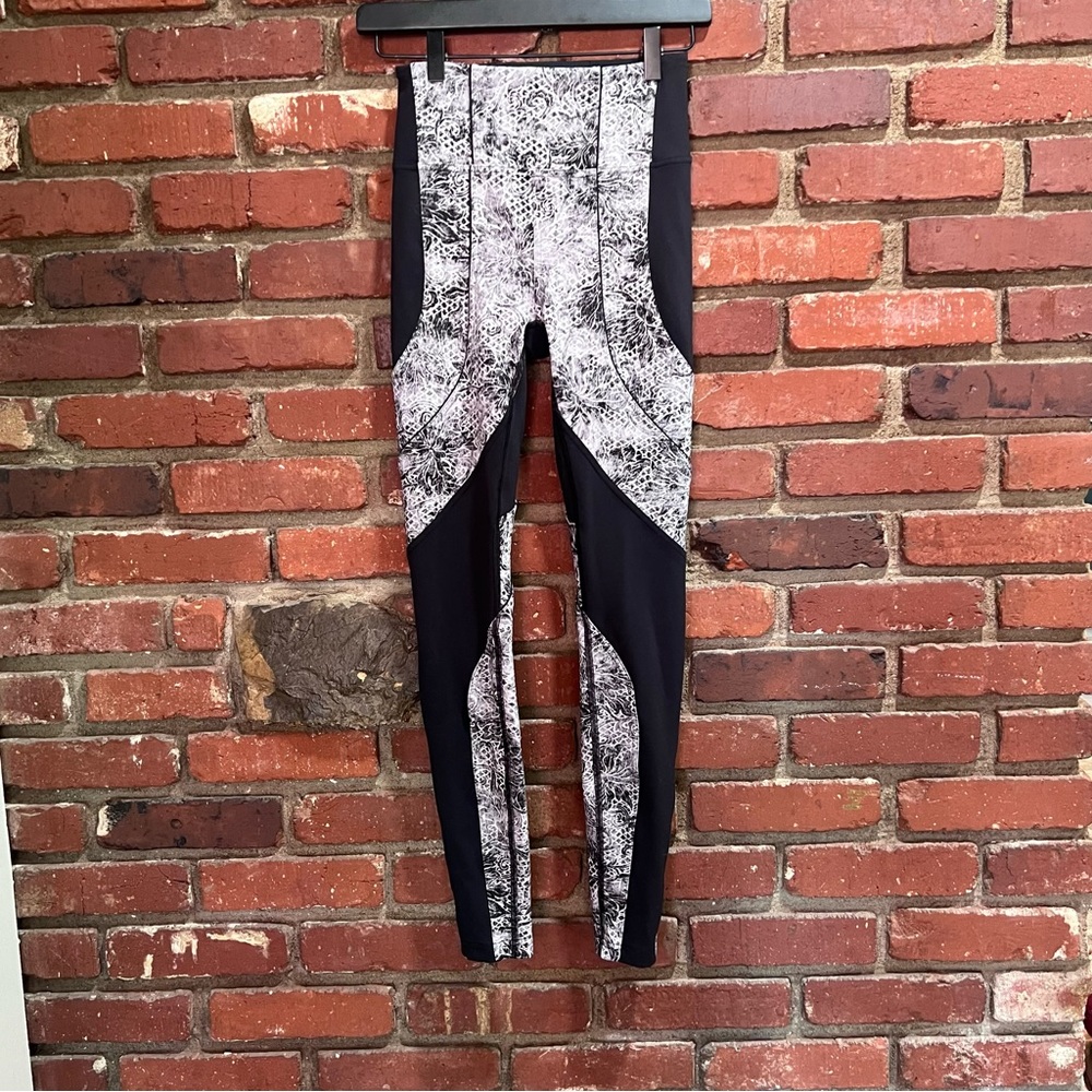 Lululemon Athletica Women’s Sweat And Repeat Tight 28" Size 4 Black Yoga Pants‎